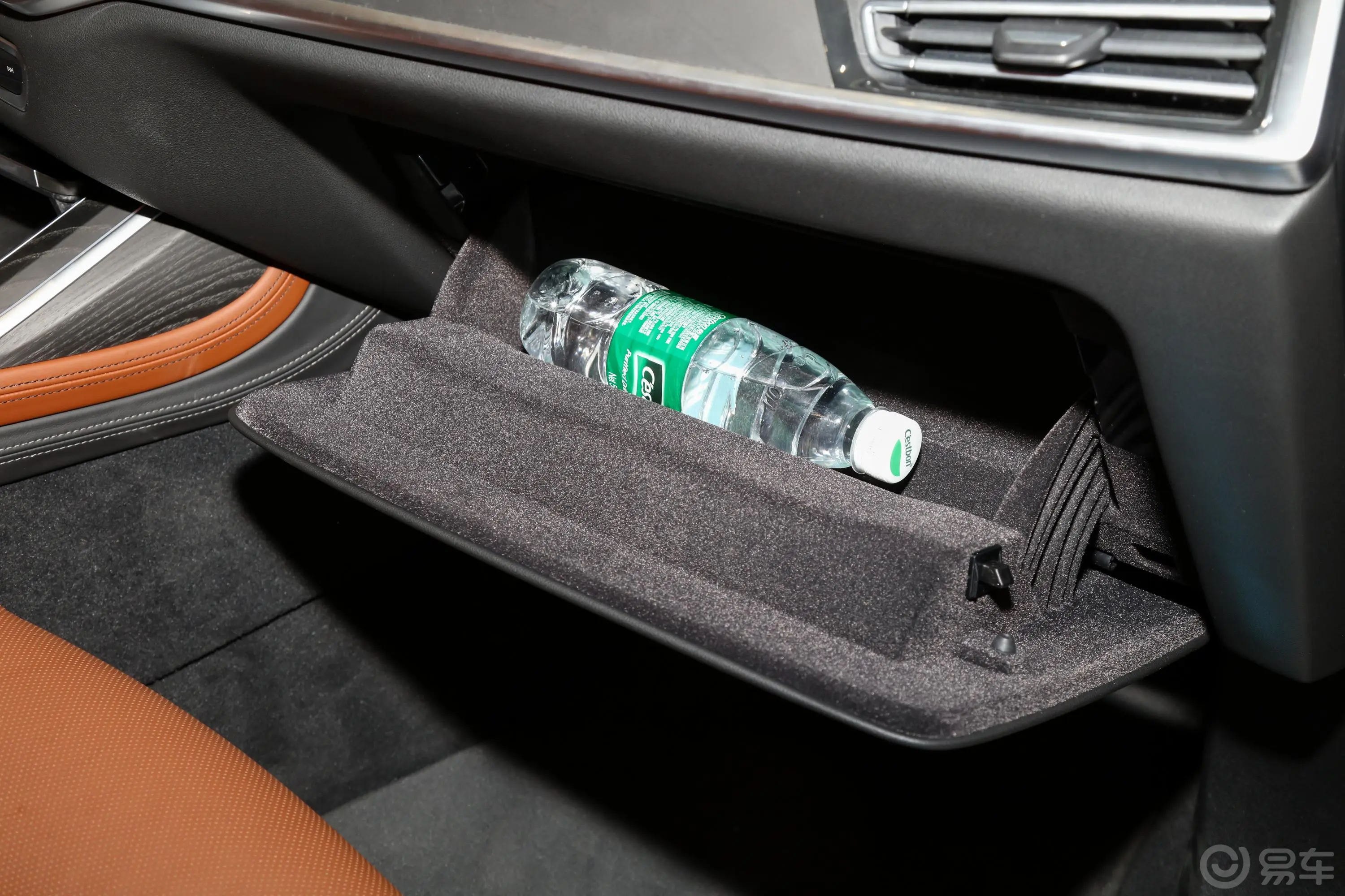 宝马X7xDrive40i 个性化定制限量版 M运动套装手套箱空间水瓶横置