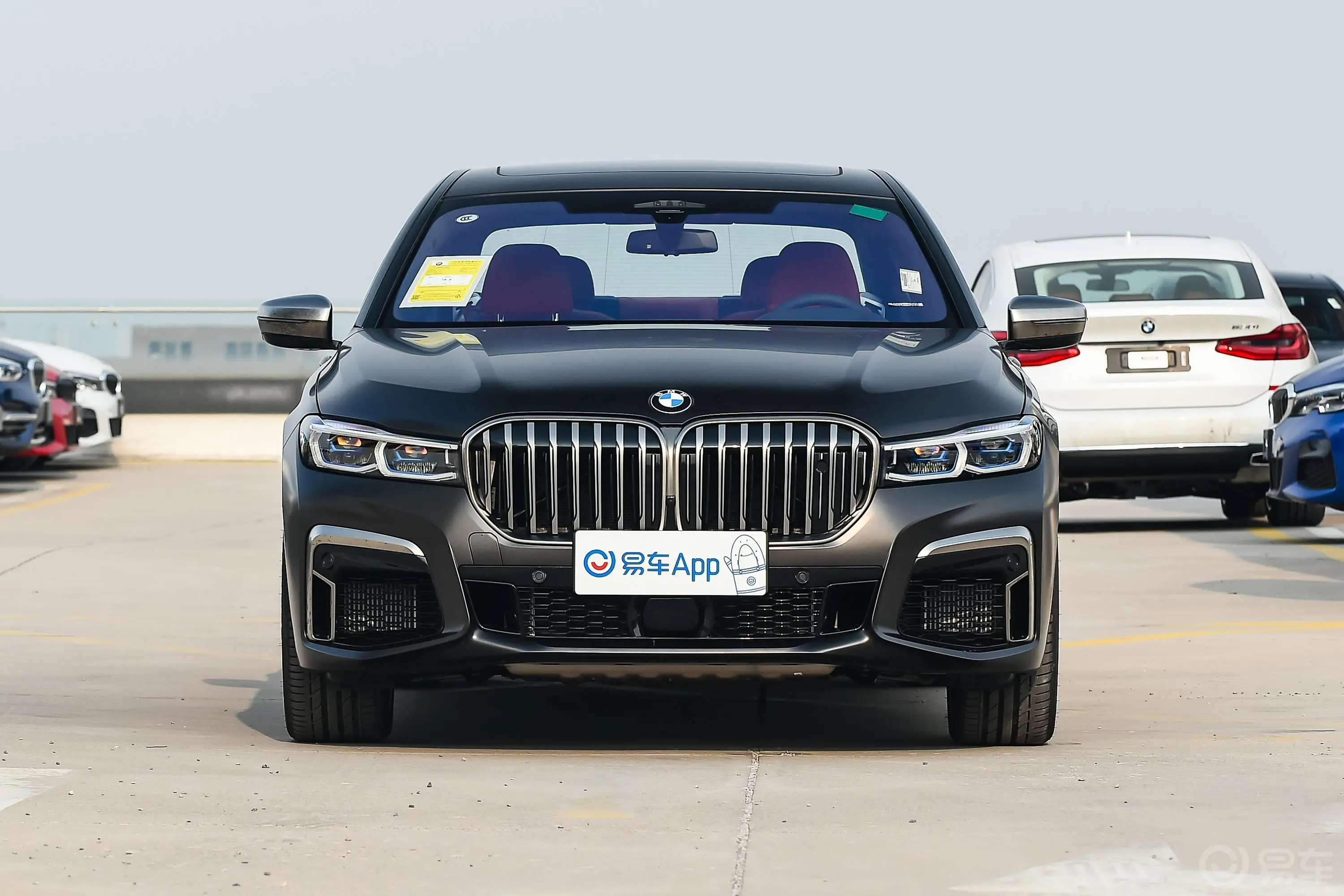 宝马7系改款 M760Li xDrive V12 运动套装正前水平