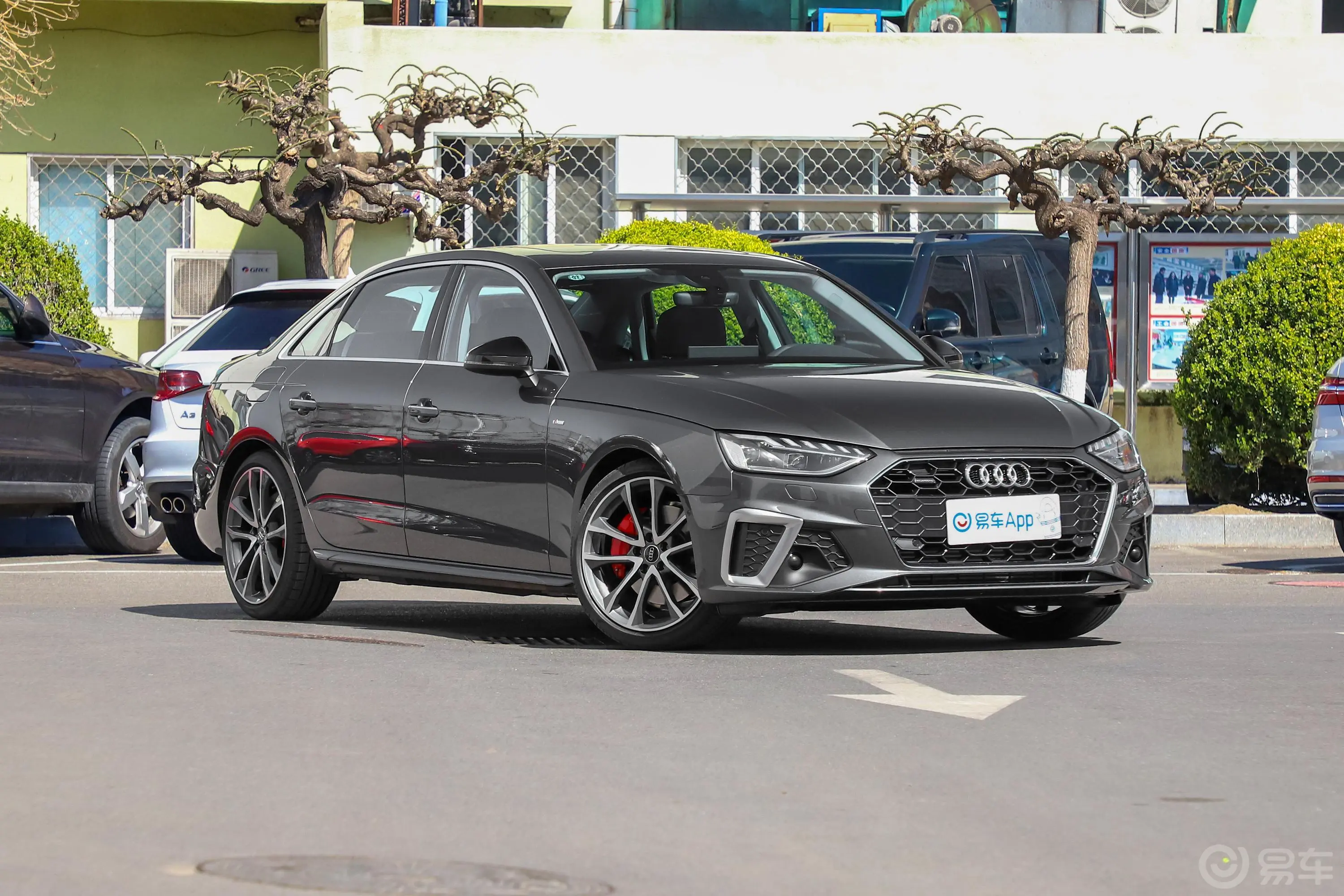 奥迪A4L45 TFSI quattro 臻选动感型车辆信息铭牌