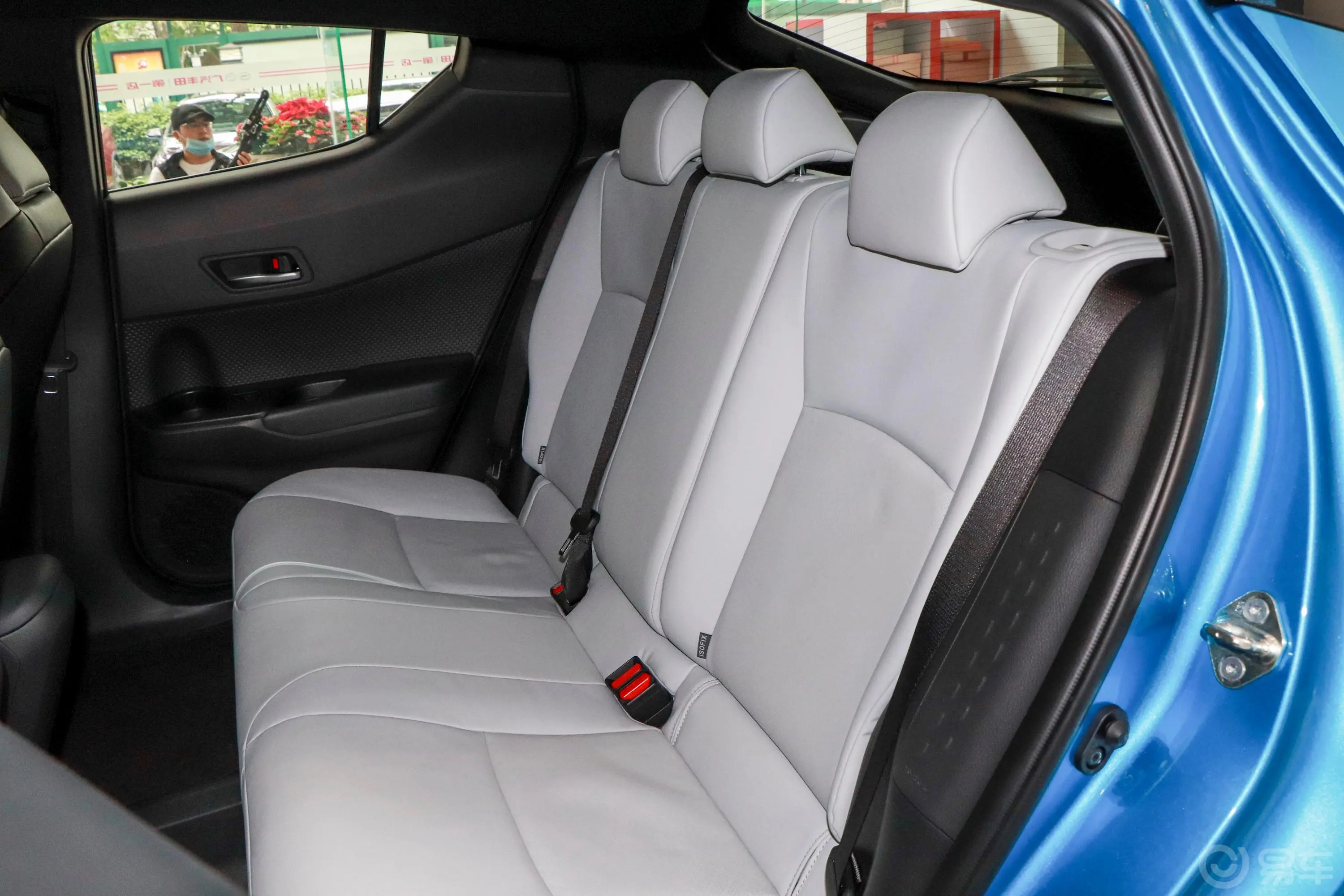 丰田C-HR EV尊贵天窗版后排座椅