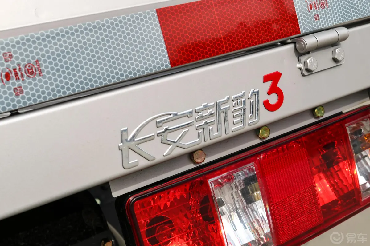 新豹T5载货汽车N1 1.6L 单排双后轮 标准版(5.3米长)SC1031NGD62CNG 天然气 国Ⅵ外观