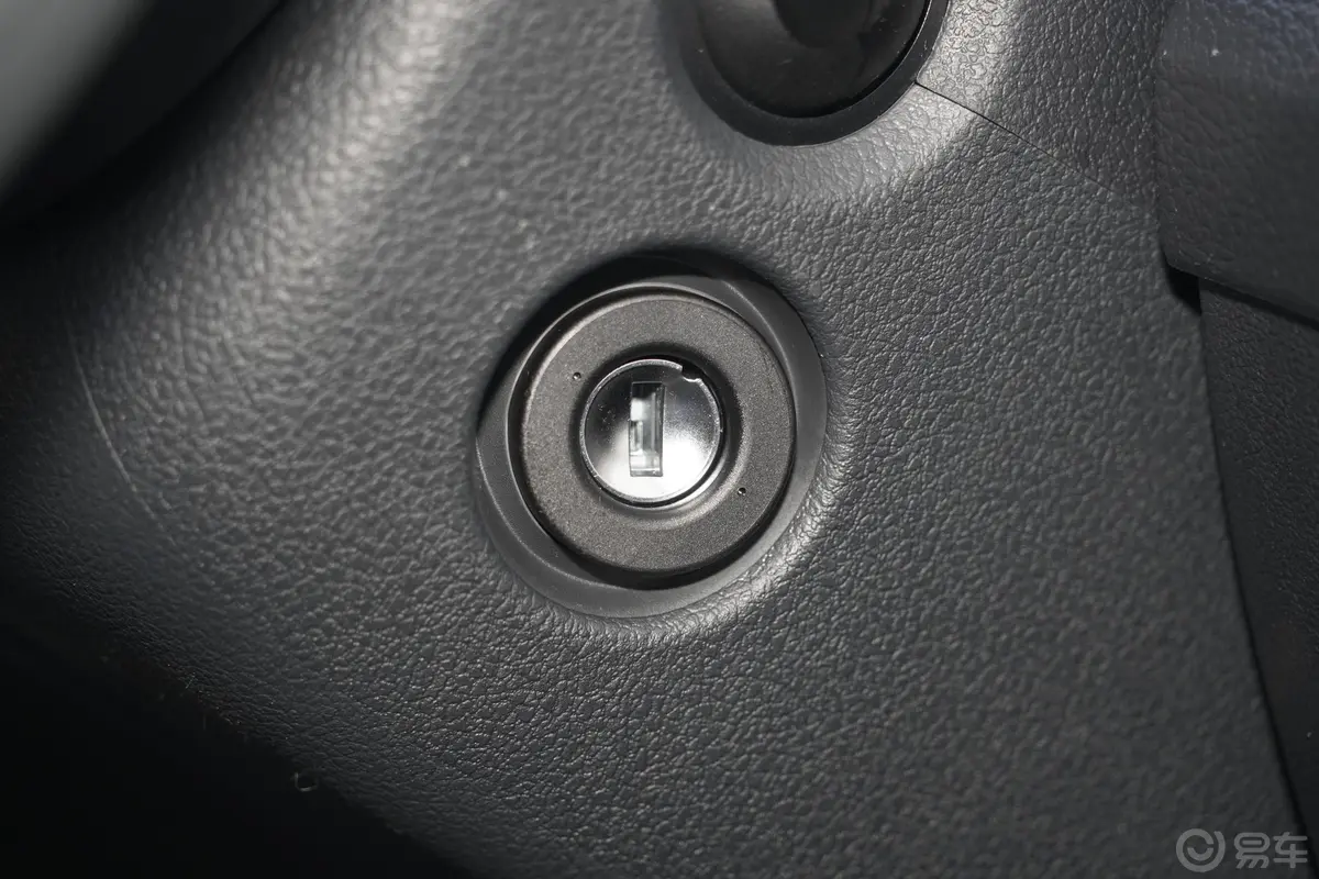 昕锐1.5L 手动 舒适版钥匙孔或一键启动按键