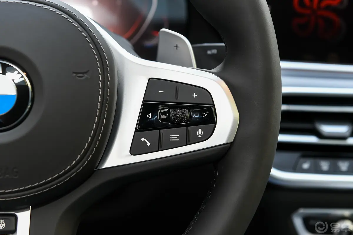 宝马X6xDrive30i M运动套装右侧方向盘功能按键