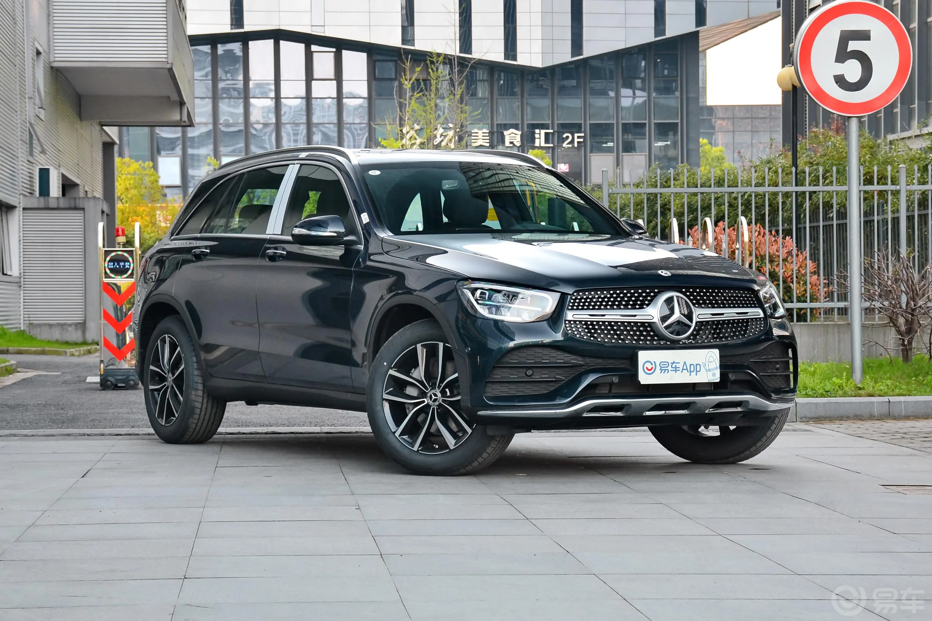 奔驰GLC改款 GLC 260 L 4MATIC 豪华型胎压信息铭牌