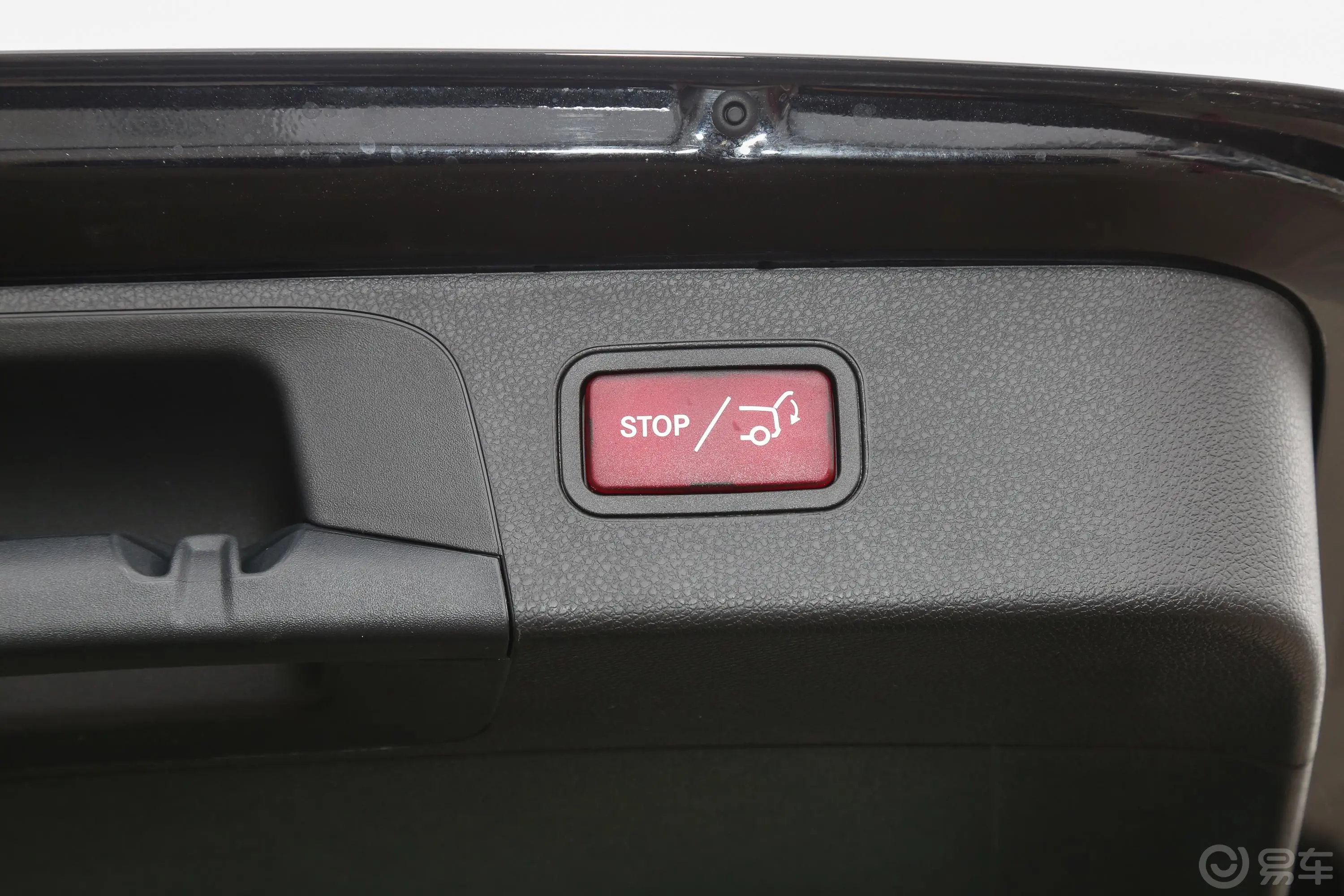 奔驰GLC改款 GLC 260 L 4MATIC 动感型电动尾门按键（手动扶手）