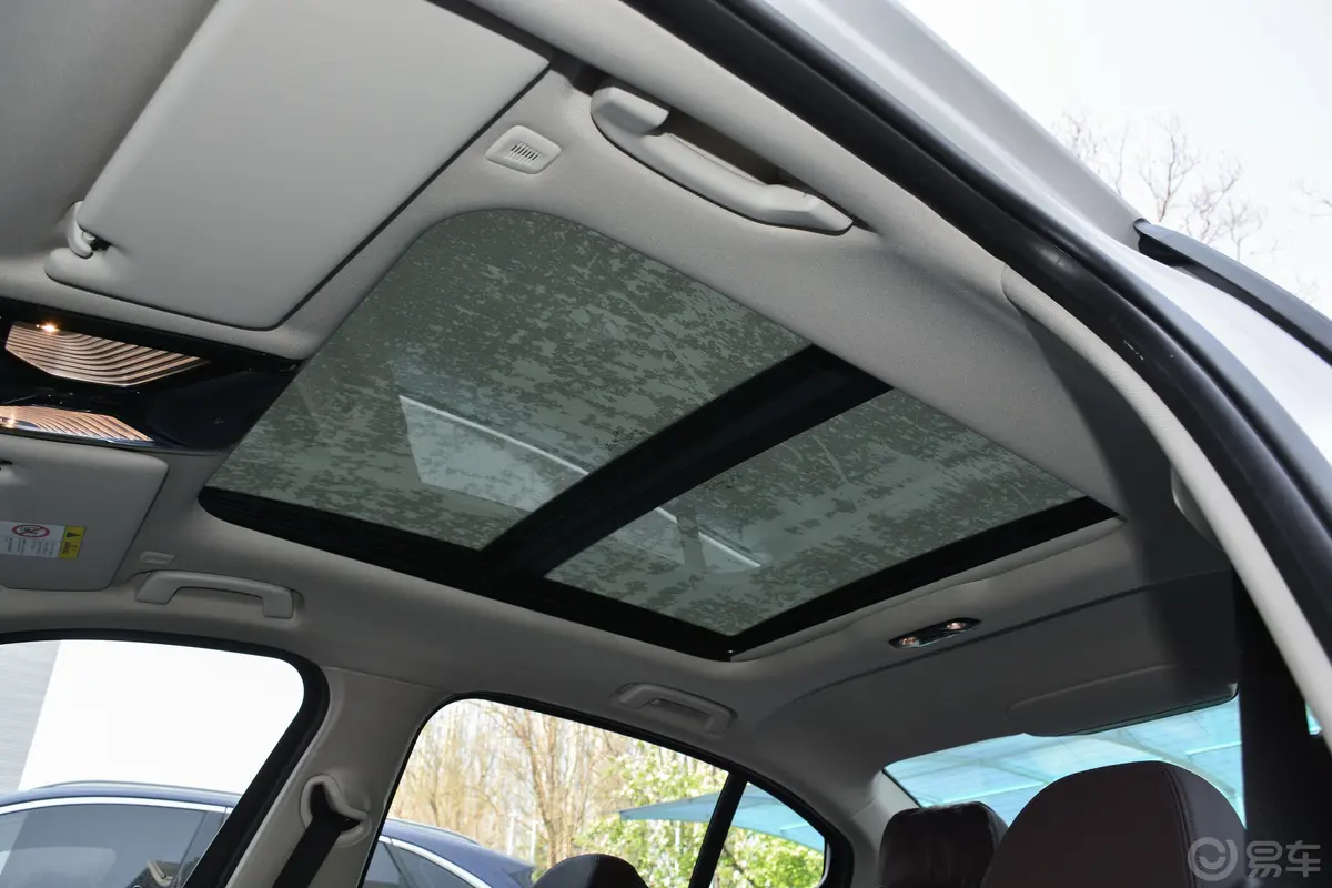 宝马3系改款 325Li xDrive M运动套装天窗内拍关闭