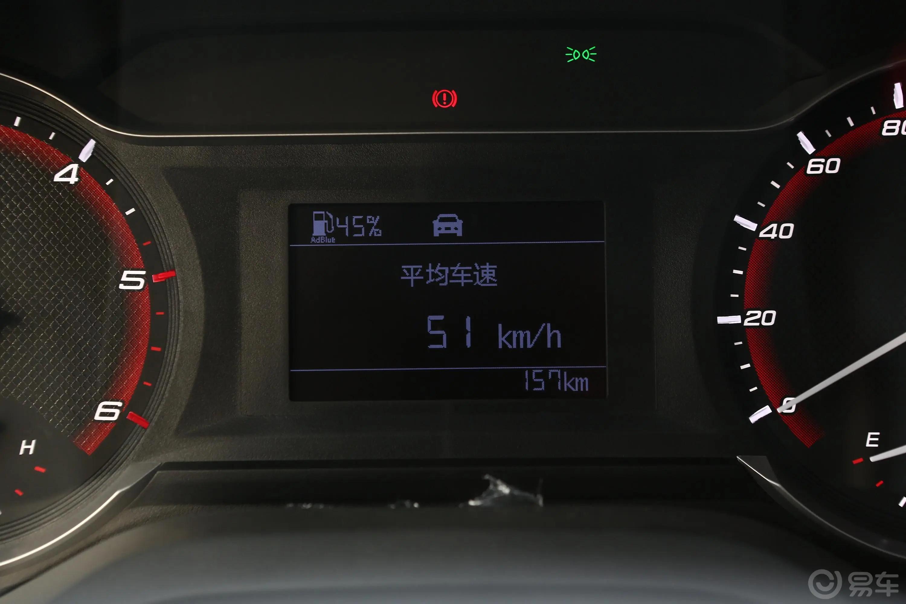 新途V90VAN 2.0T 手动 前驱后单胎 长轴高顶 3座内饰