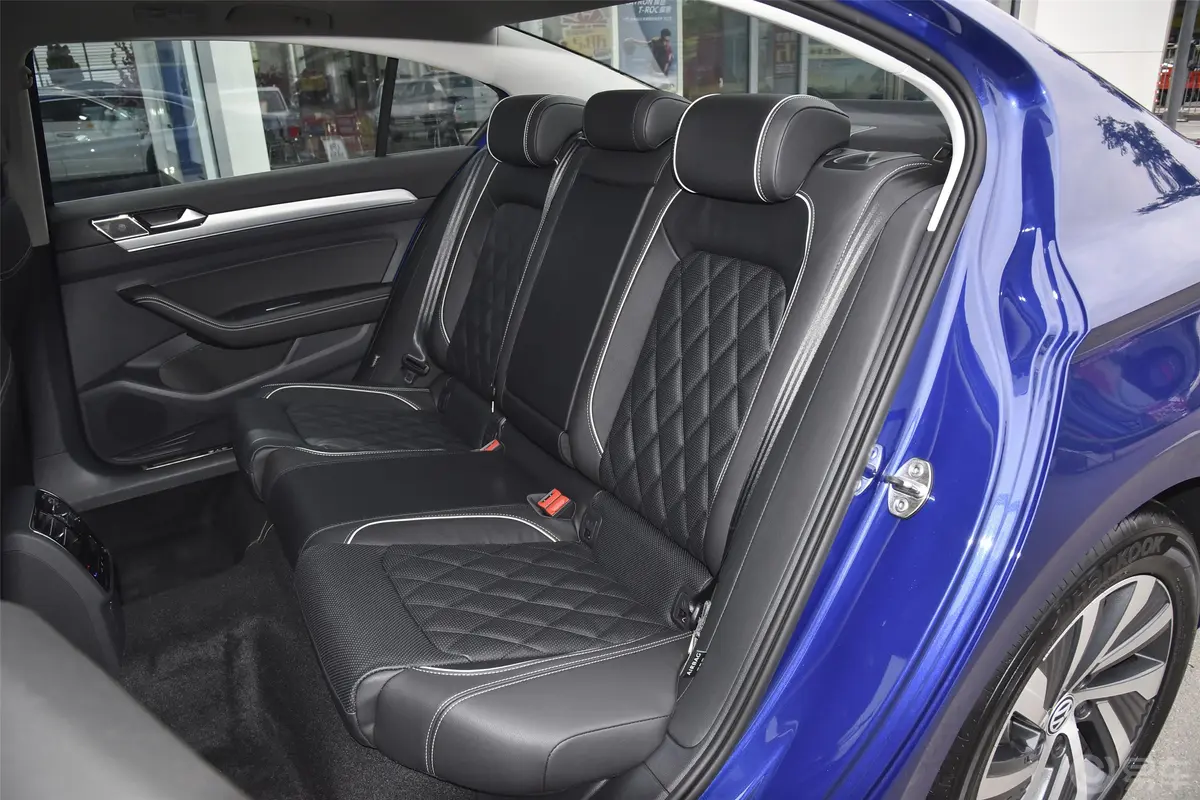 迈腾GTE 插电混动1.4T 双离合 豪华型后排座椅