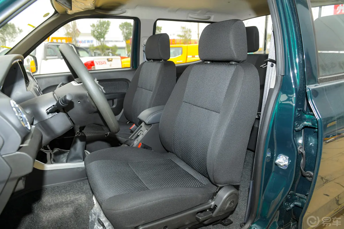 锐骐长货箱 2.5T 手动 两驱 标准版 柴油 国VI驾驶员座椅
