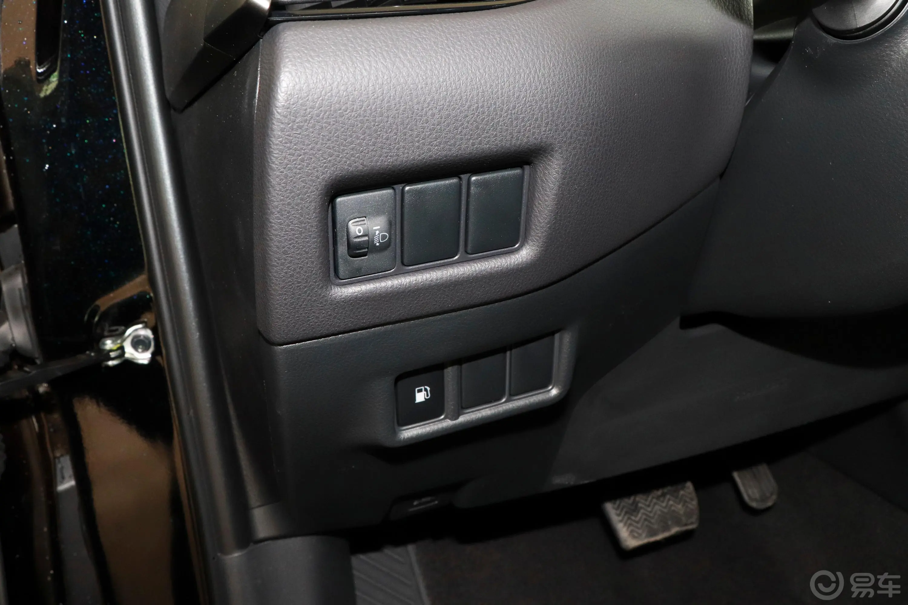 丰田C-HR2.0L CVT 精英版内饰