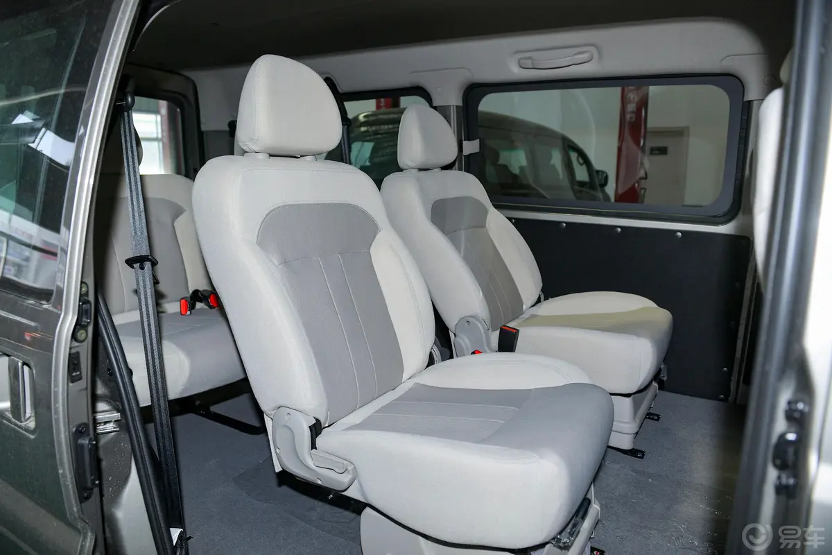 菱智改款 M5L 手动 1.6L 基本型 7座 国VI后排座椅