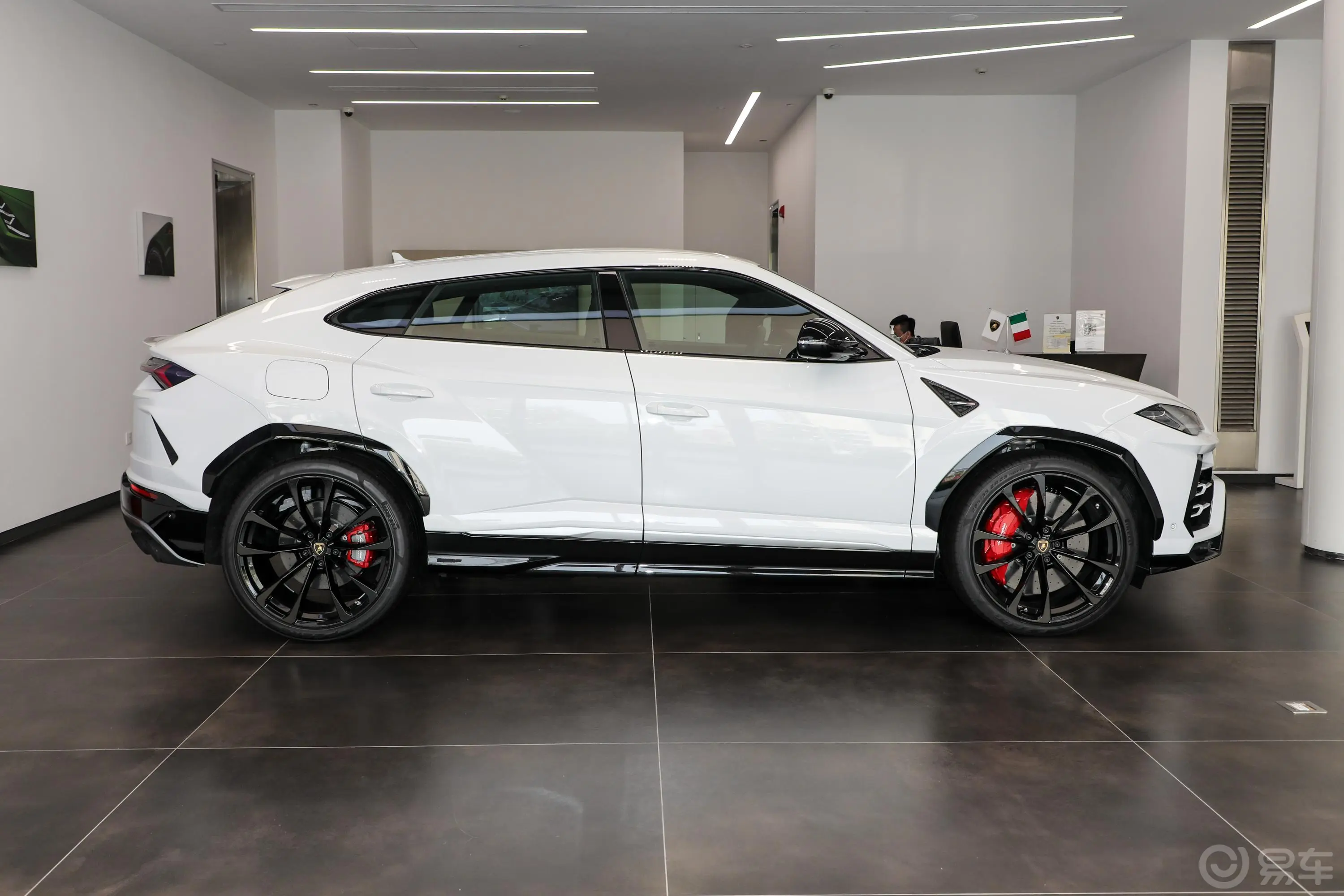 Urus4.0T V8外观