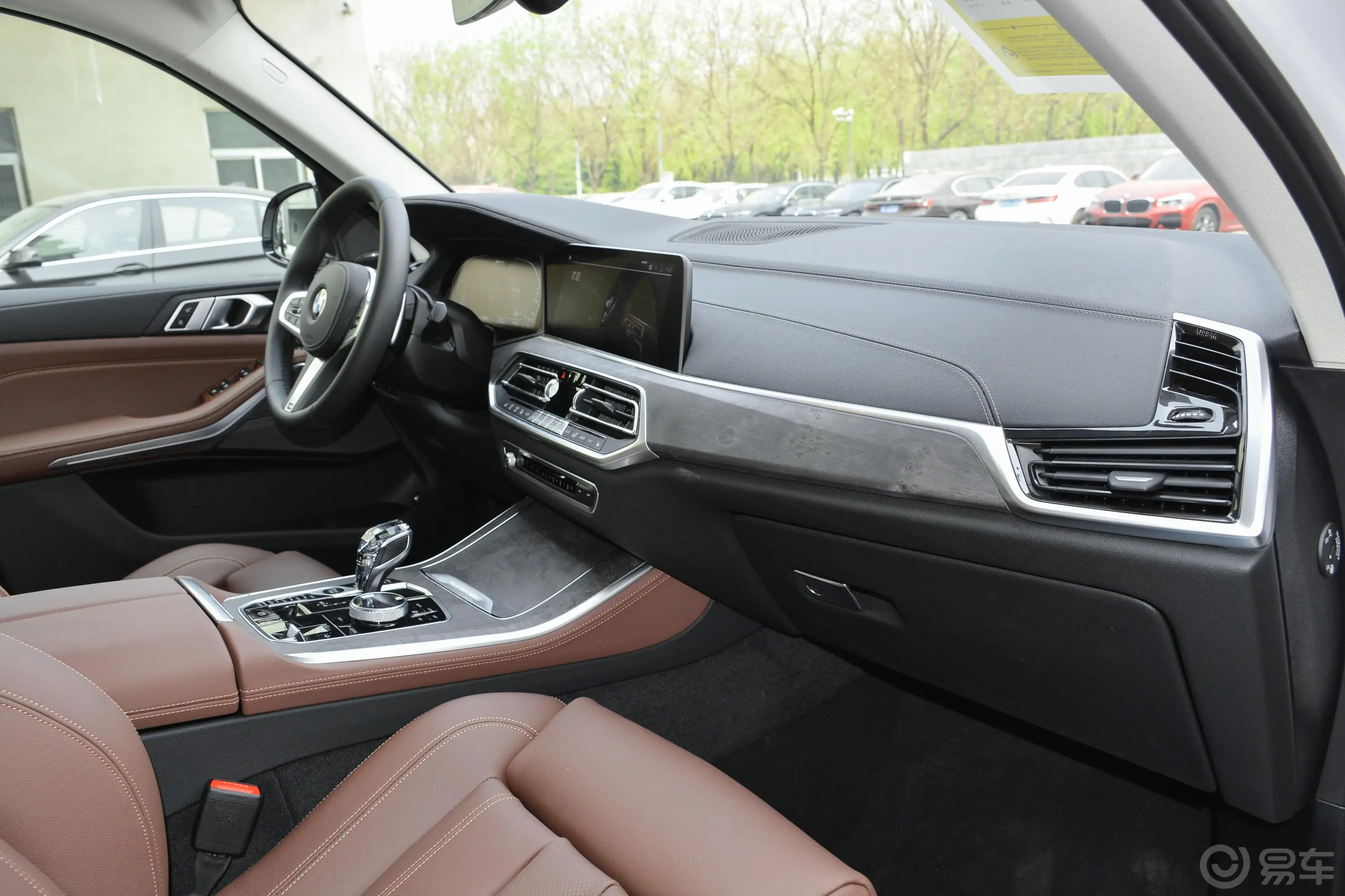 宝马X5 插电混动(进口)xDrive45e M运动套装内饰全景副驾驶员方向