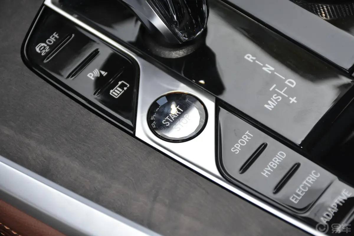 宝马X5 插电混动(进口)xDrive45e M运动套装钥匙孔或一键启动按键