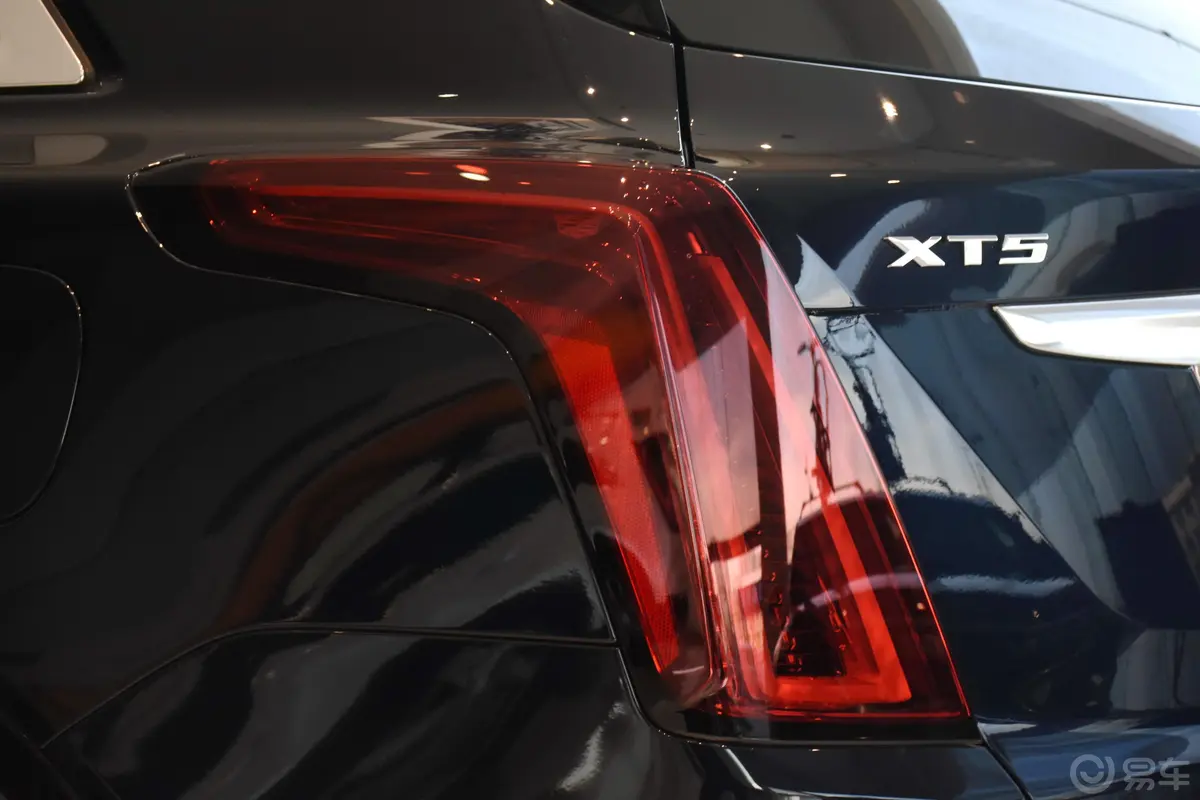 凯迪拉克XT5改款 28T 四驱 豪华型外观