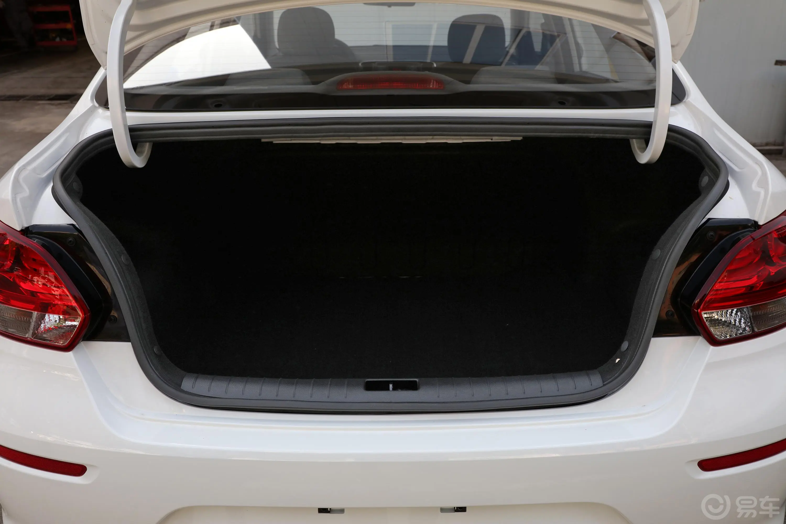 焕驰1.4L 自动 舒适天窗版后备厢空间特写