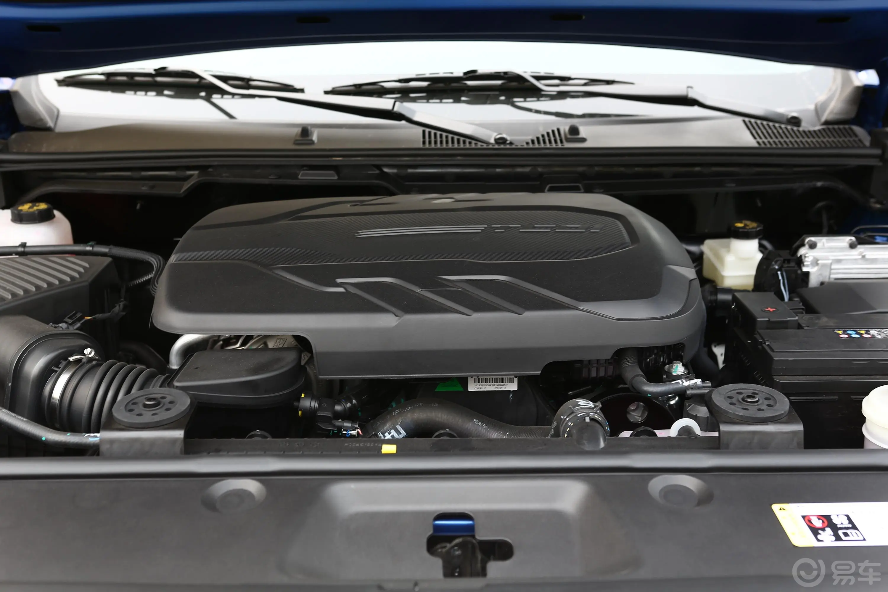 大通T702.0T 自动两驱双排长厢舒适版 柴油外观