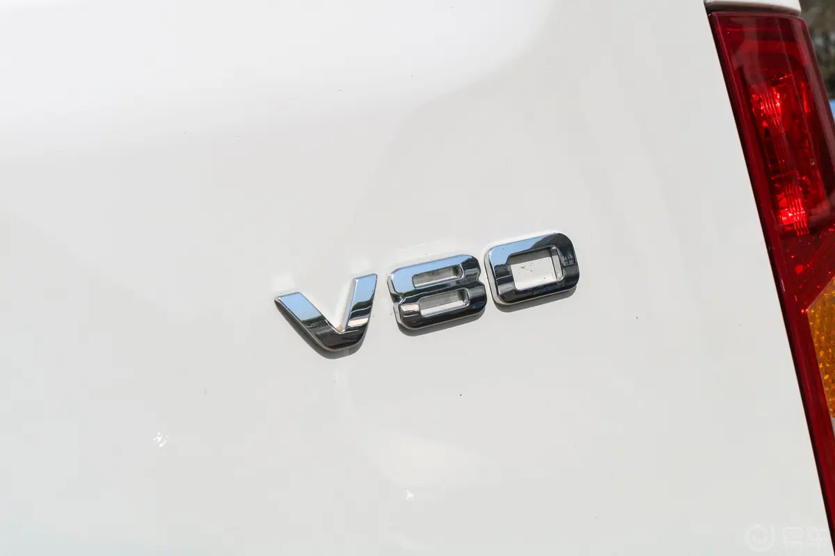 新途V80经典款 VAN 2.5T 手动 短轴中顶 2/3座 国V外观