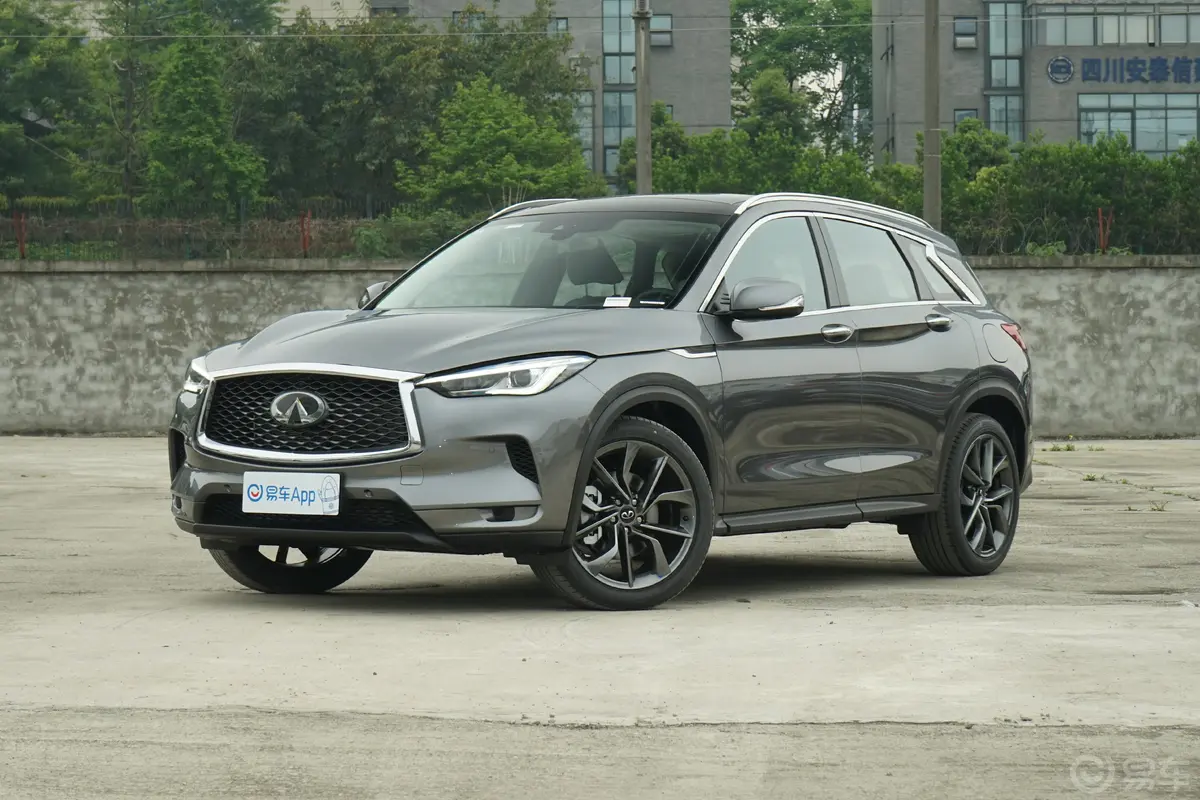 英菲尼迪QX502.0T 四驱 领航版侧前45度车头向左水平