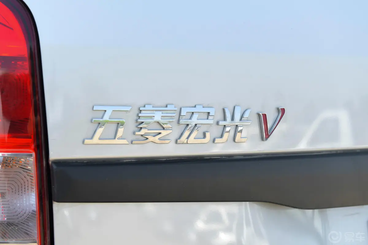 五菱宏光V1.5L 手动 劲取版 5座 国VI外观