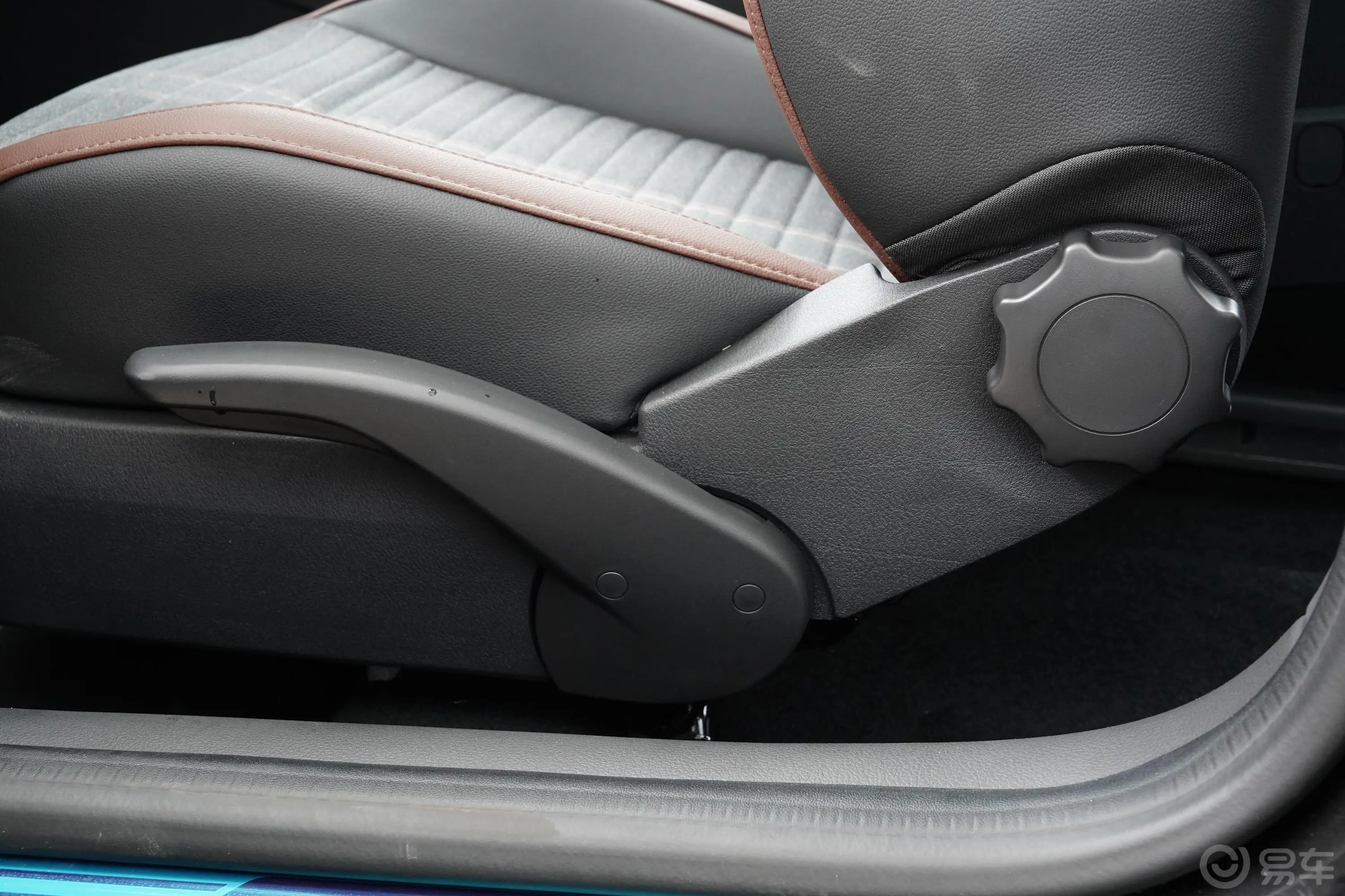 朗逸启航 1.5L 自动舒适版 国VI主驾座椅调节