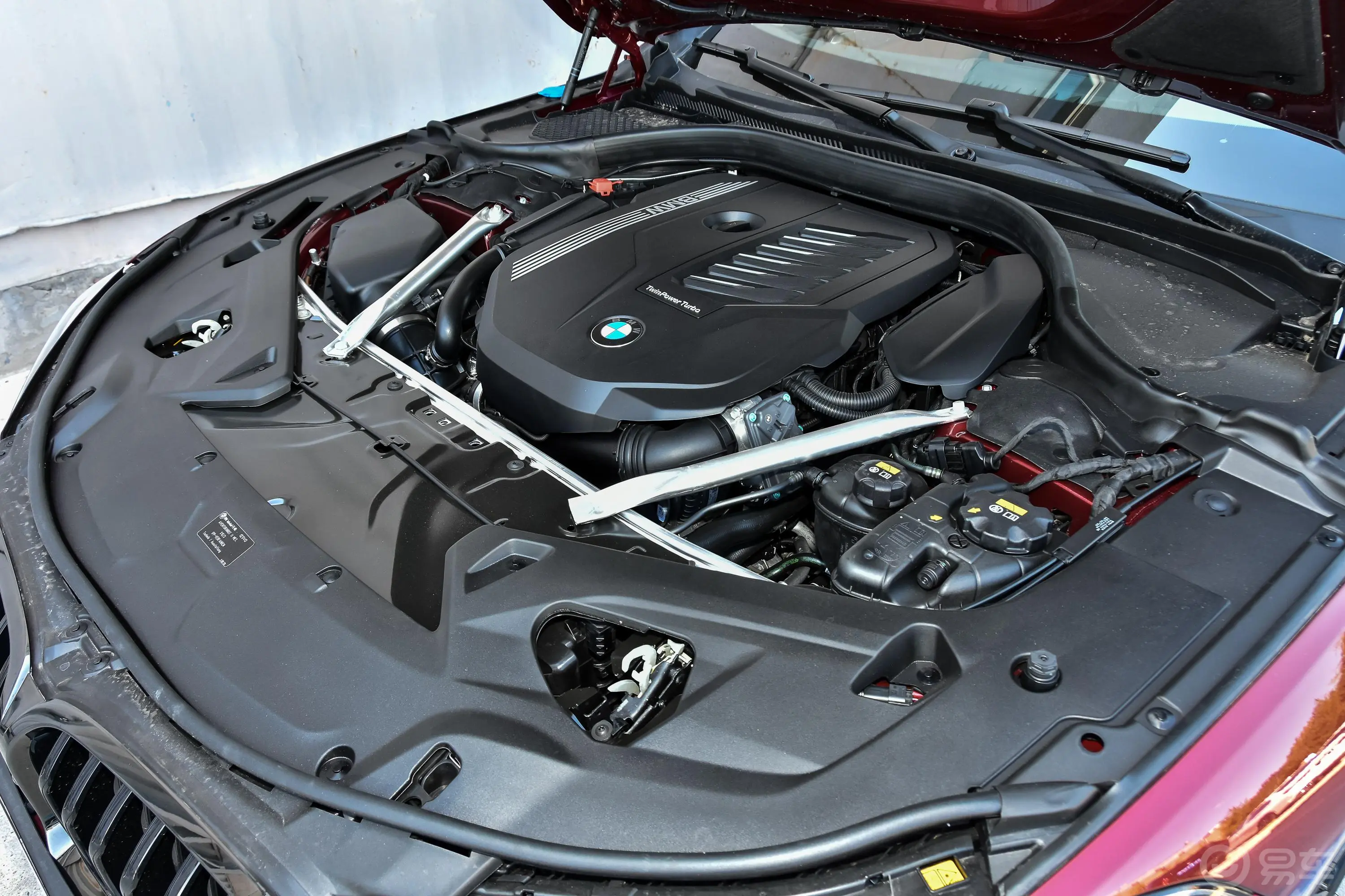 宝马8系四门轿跑车 840i xDrive M运动套装外观