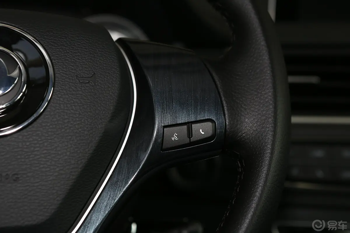 景逸S501.6L 手动 尊享型 国VI右侧方向盘功能按键
