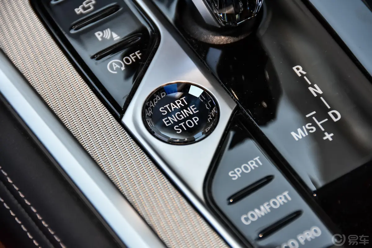 宝马8系四门轿跑车 840i xDrive M运动套装钥匙孔或一键启动按键
