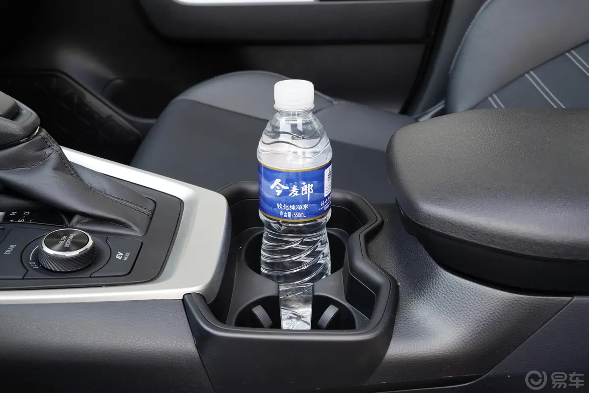 威兰达双擎 2.5L E-CVT 四驱 豪华版前排杯架