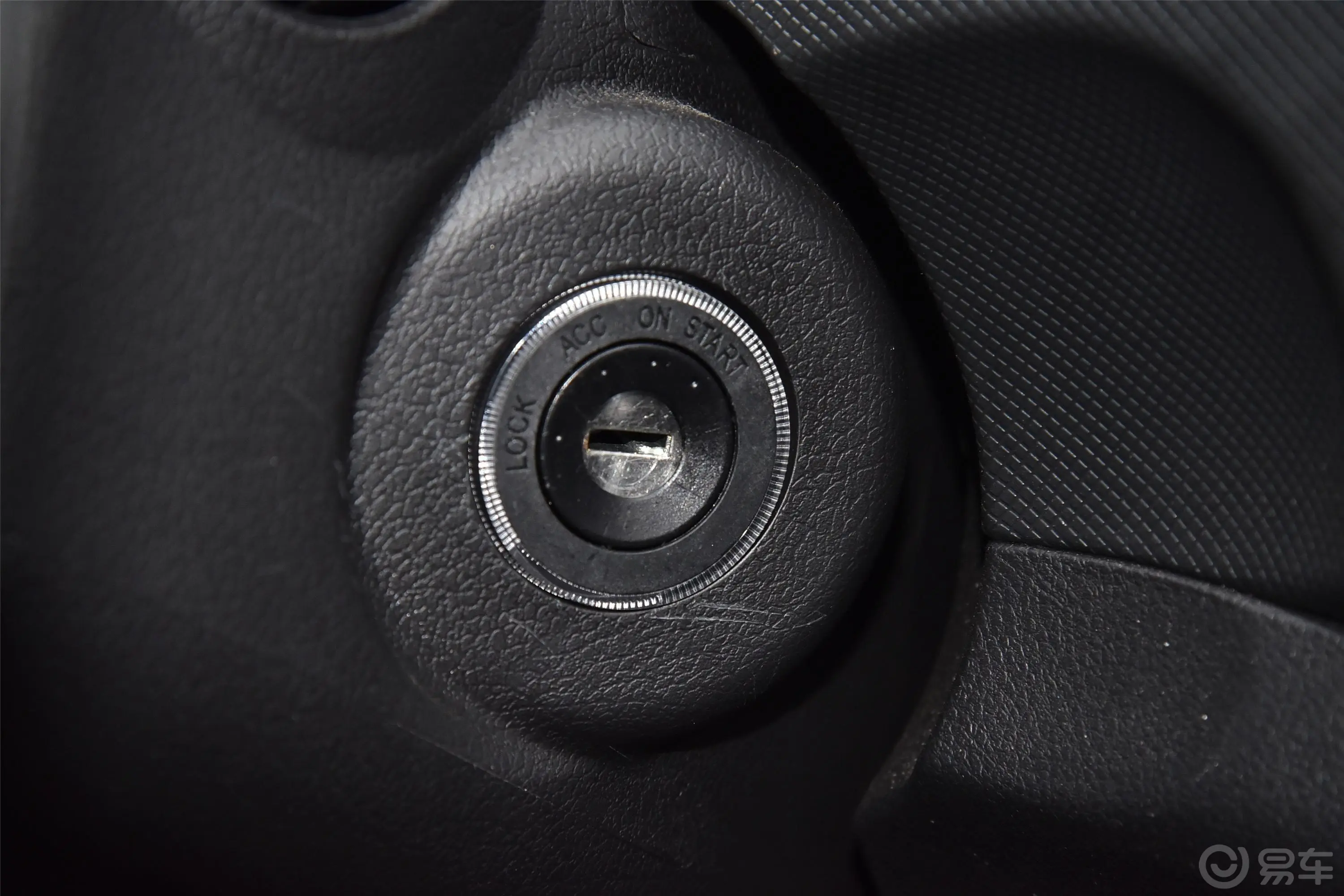 拓陆者E370周年 2.8T 手动 两驱 长箱低底盘 精英版 柴油钥匙孔或一键启动按键