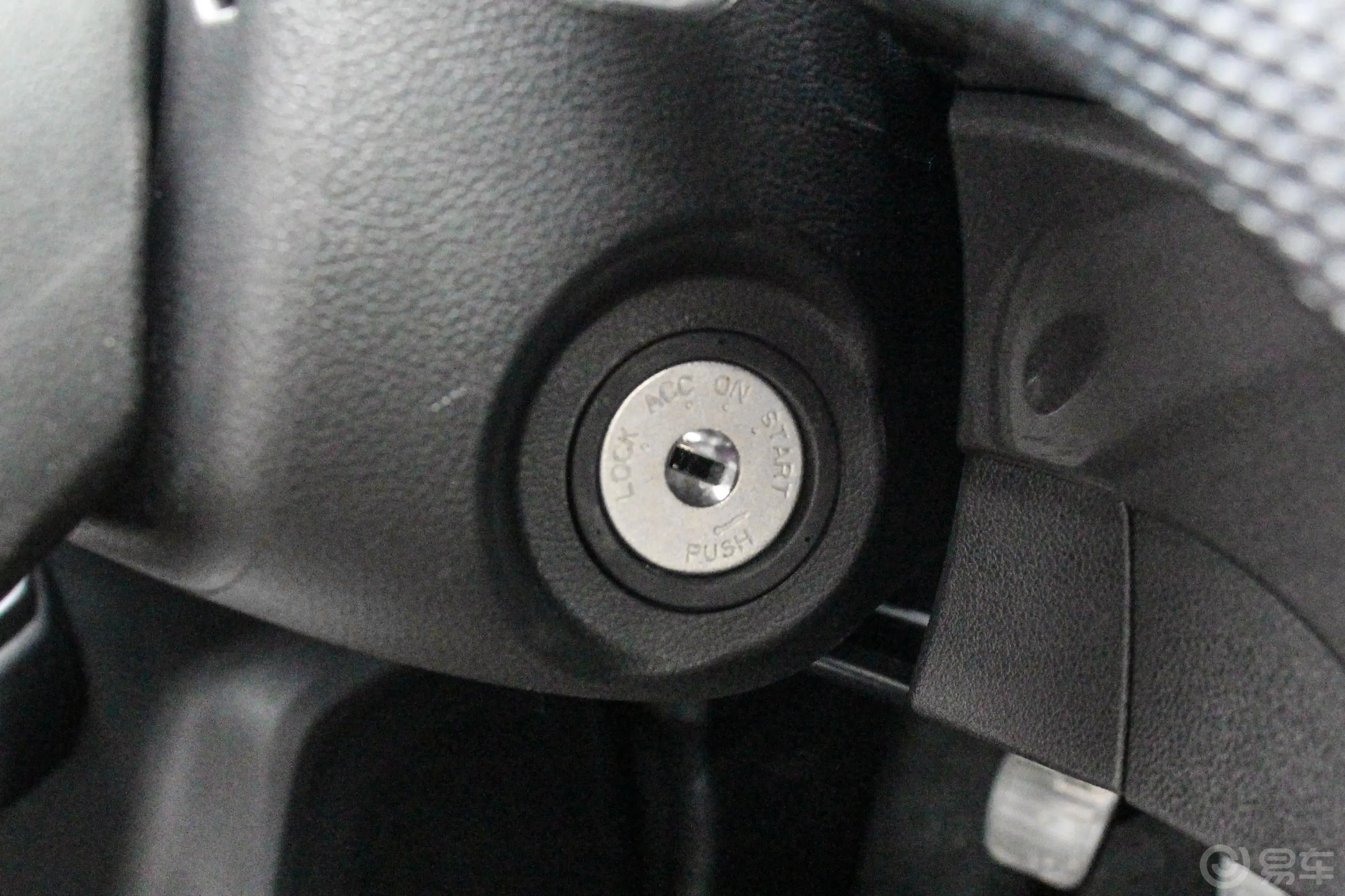 风骏52.4L 手动 大双 欧洲版 汽油 四驱 精英版钥匙孔或一键启动按键