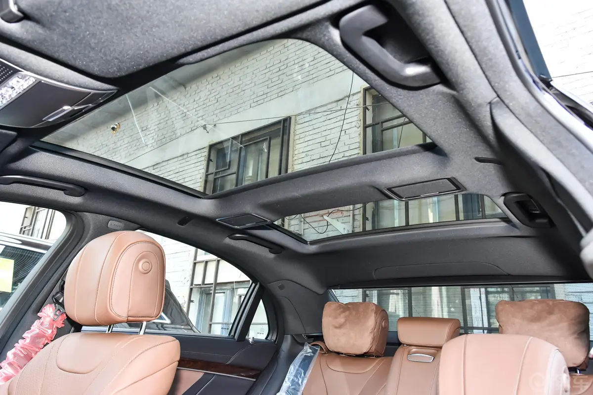 奔驰S级S 350 L 商务型 臻藏版天窗内拍关闭