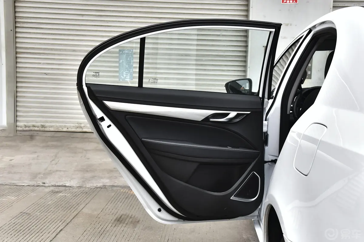 帝豪1.5L 手动 舒适型驾驶员侧后车门