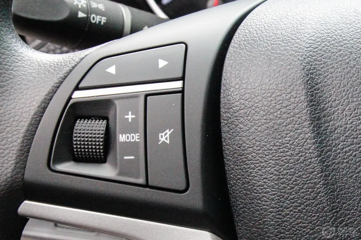 风骏52.4L 手动 大双 欧洲版 汽油 四驱 精英版左侧方向盘功能按键
