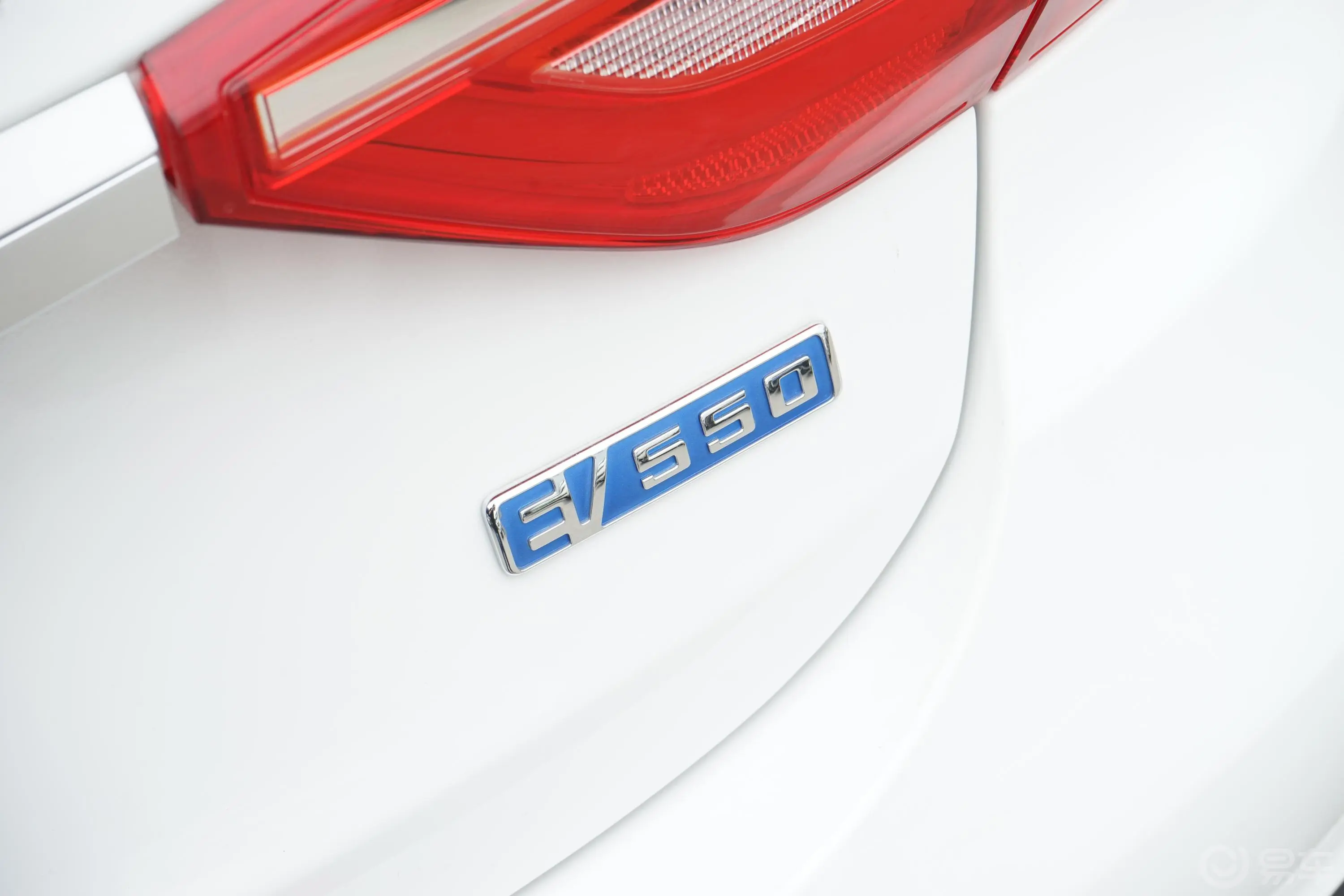 风行S50 EV豪华型外观