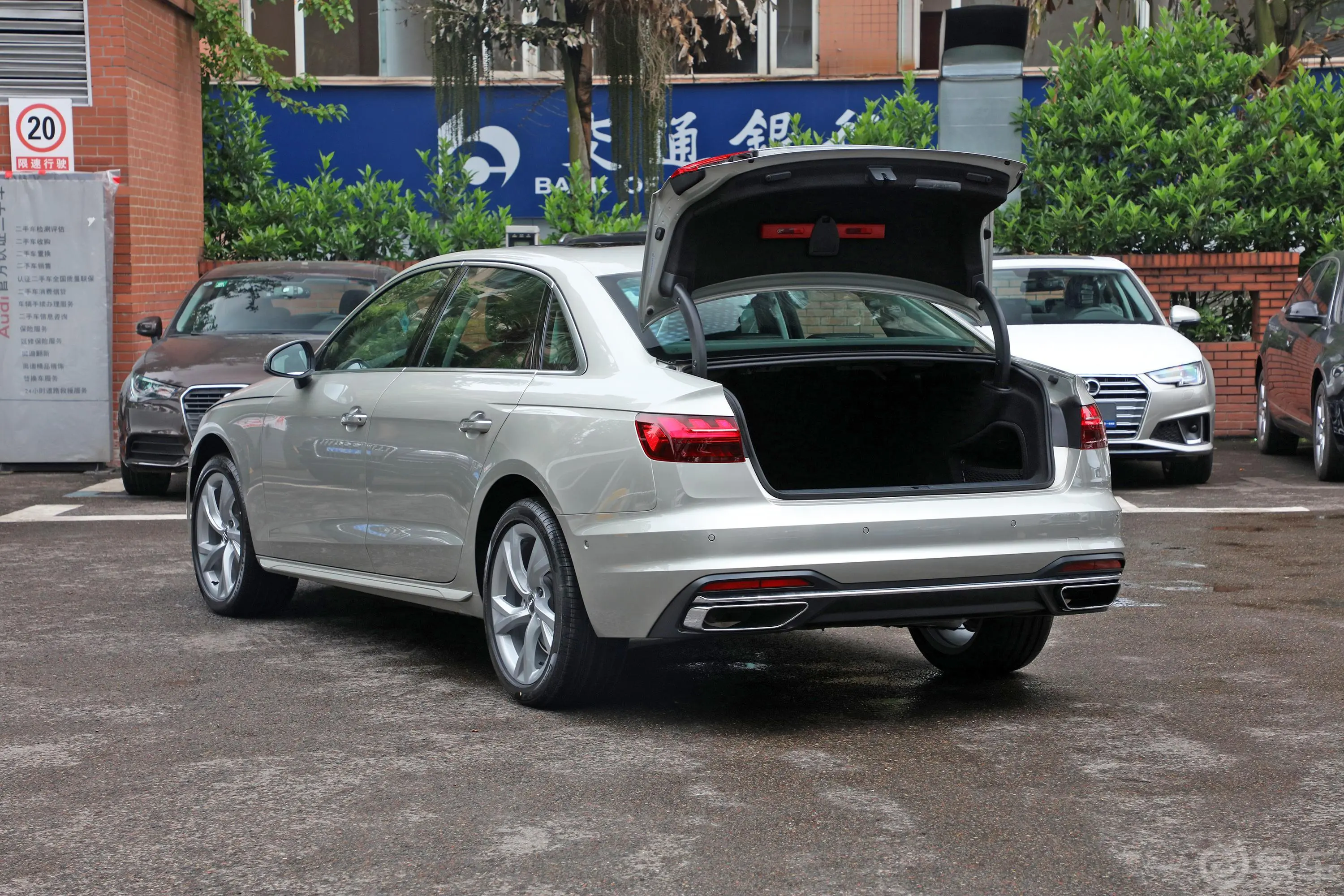 奥迪A4L40 TFSI quattro 豪华致雅型空间