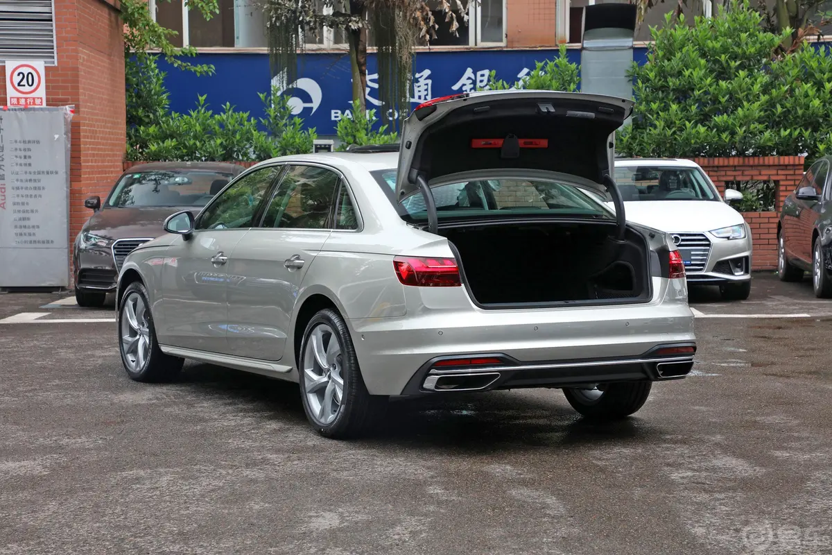 奥迪A4L40 TFSI quattro 豪华致雅型空间