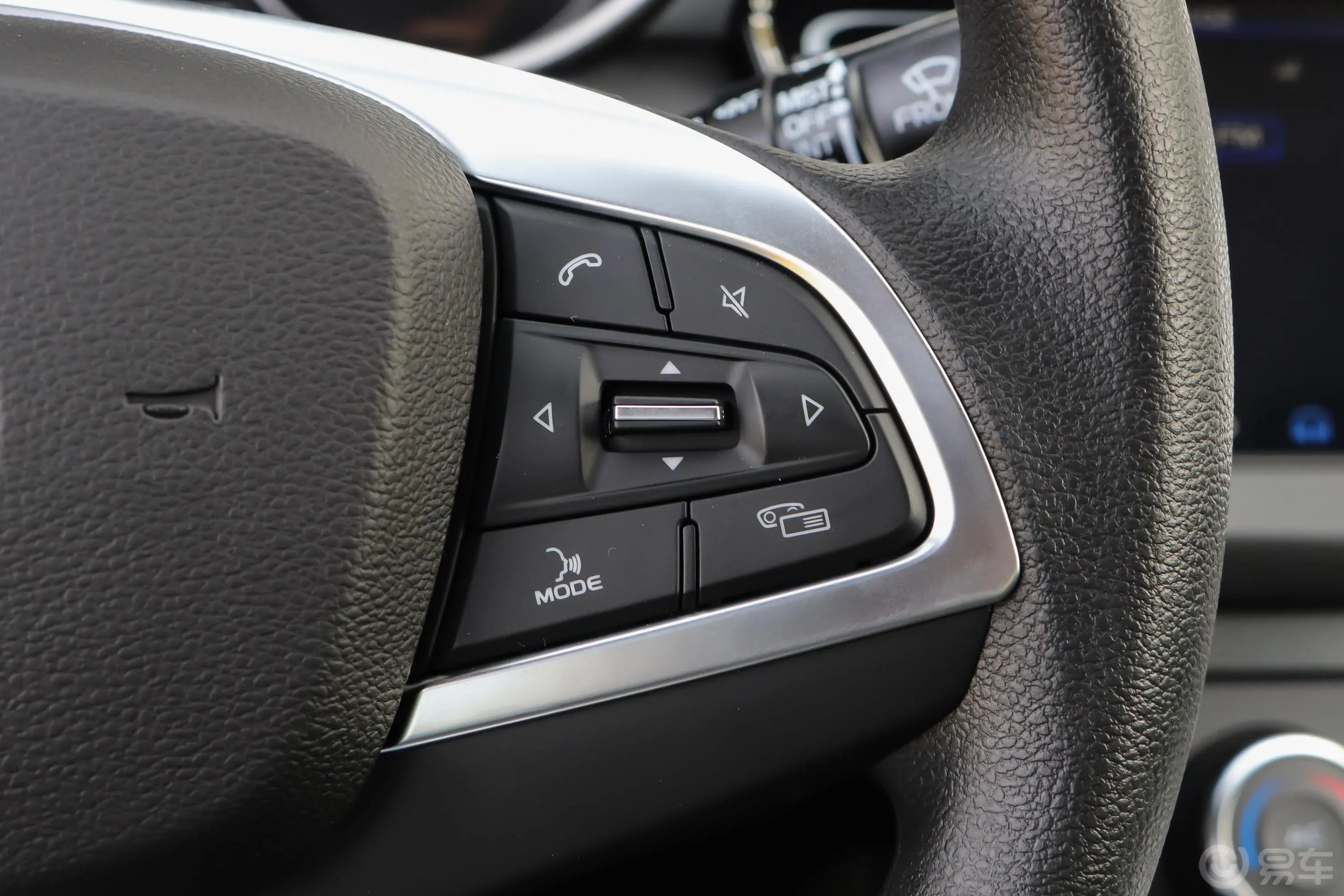 帝豪1.5L CVT 舒适型右侧方向盘功能按键