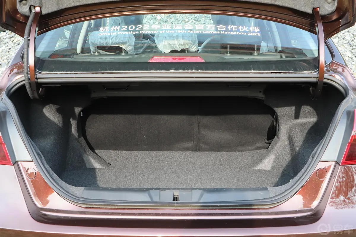 帝豪1.5L CVT 舒适型后备厢空间特写