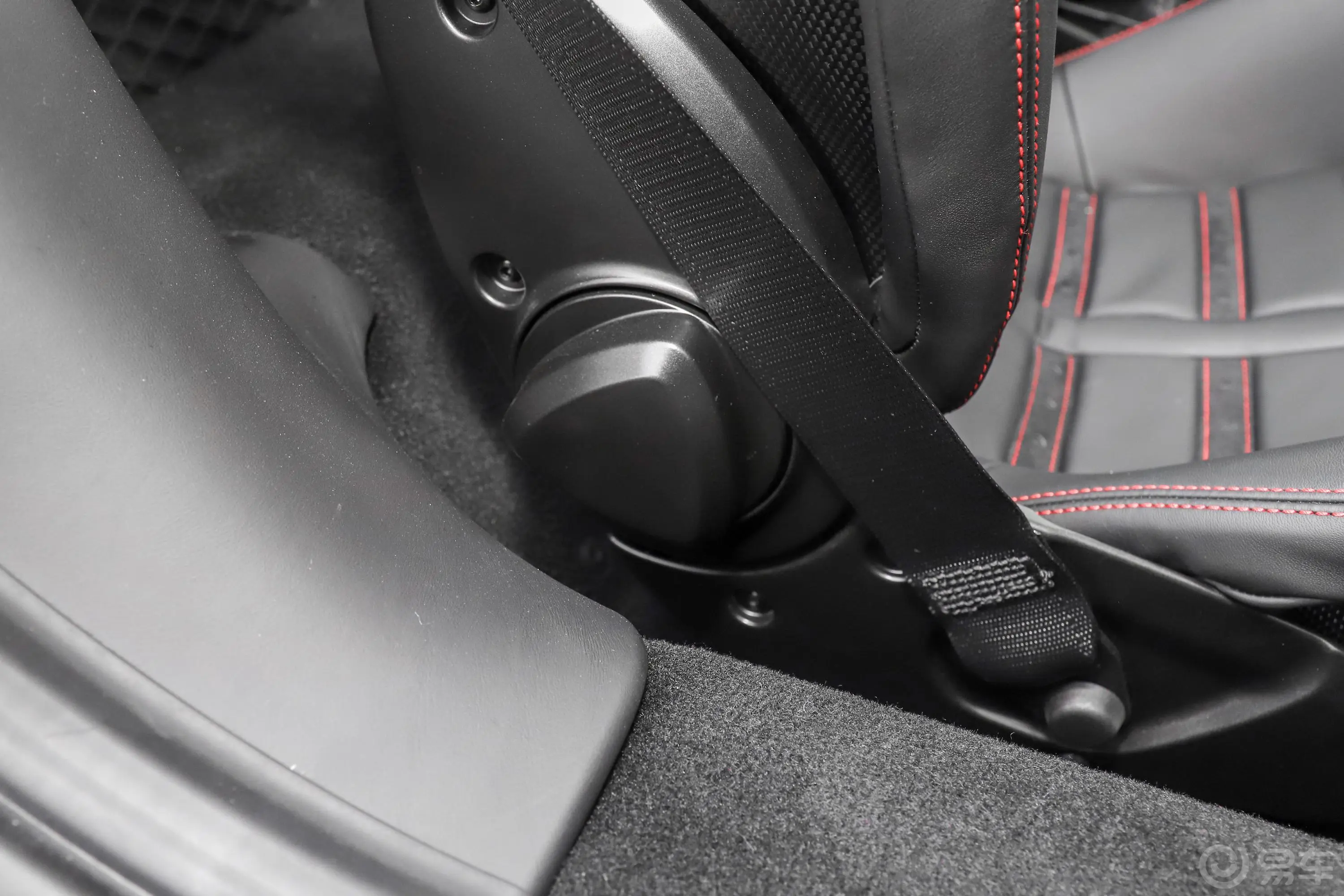 法拉利F8Spider 3.9T副驾座椅调节