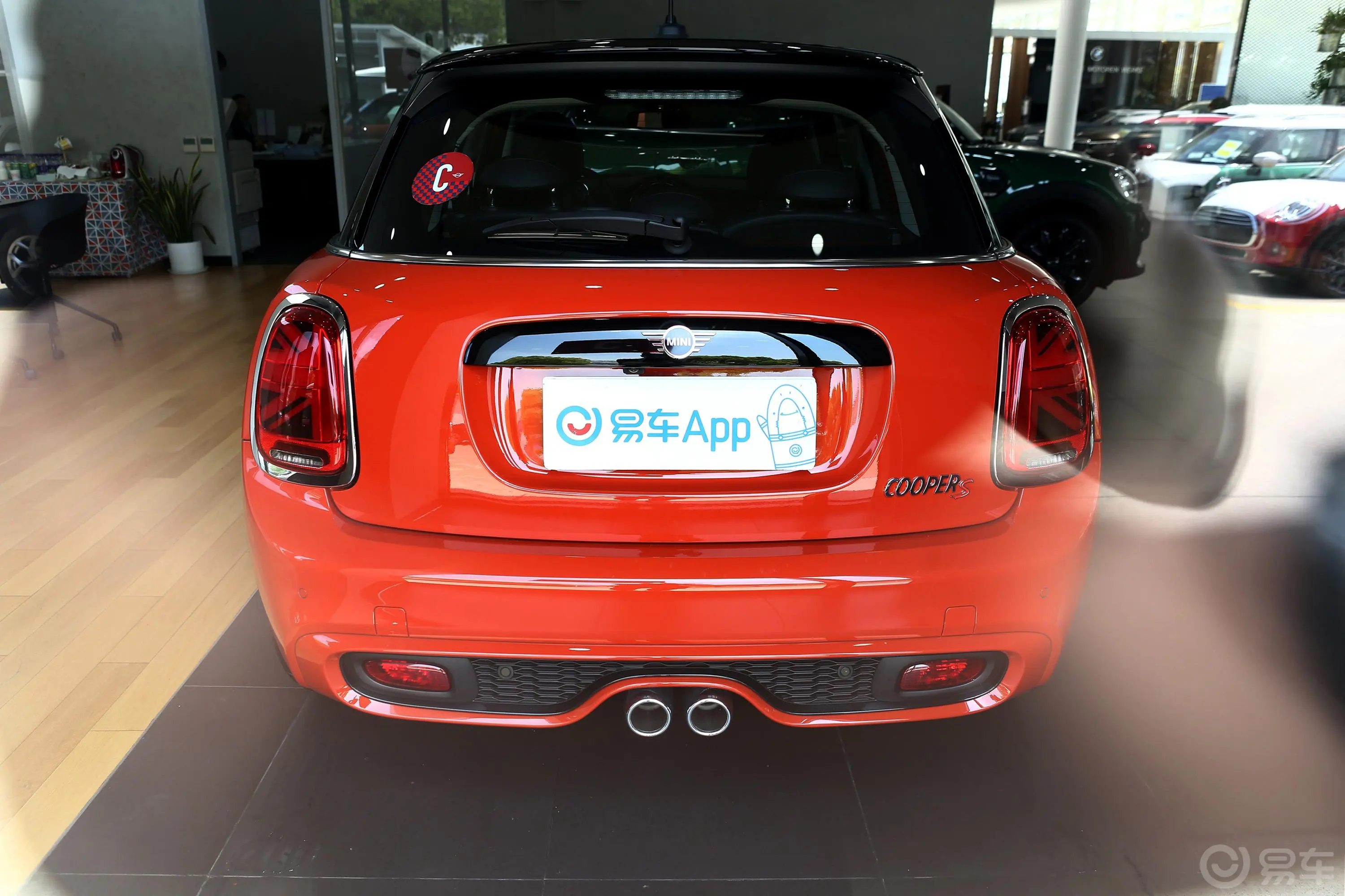 MINI2.0T COOPER S 经典派 五门版正后水平