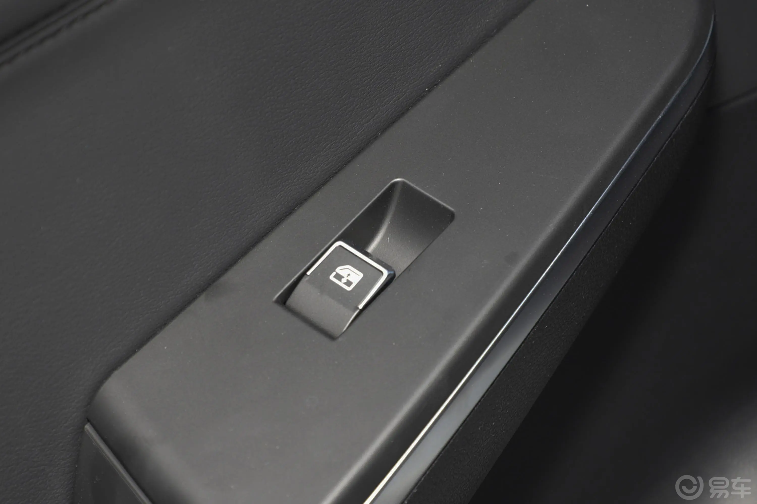 威马EX6Plus 400轻享版 5座后车窗调节
