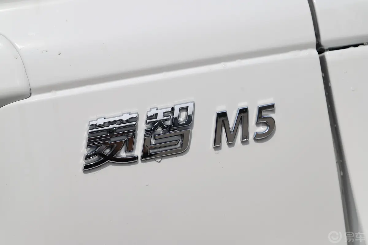 菱智改款 M5L 1.6L 手动 基本型 9座 国VI外观