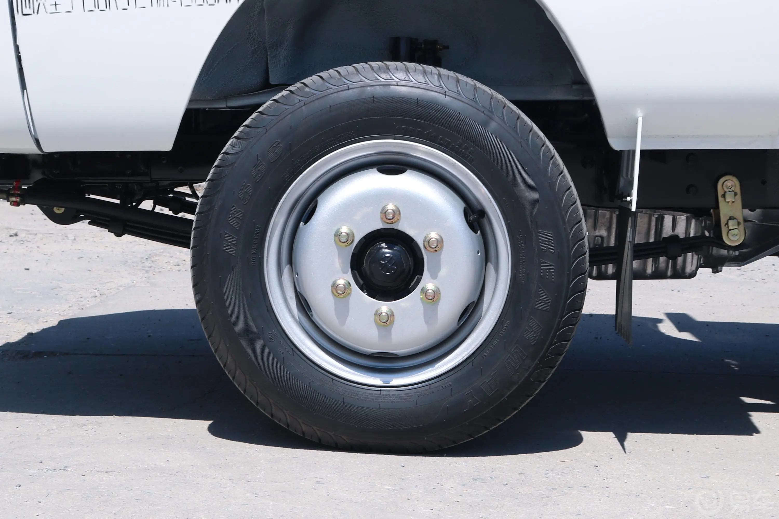 赛菱F3-1系列 1.5L 手动 单排双后轮 栏板微卡前轮毂造型