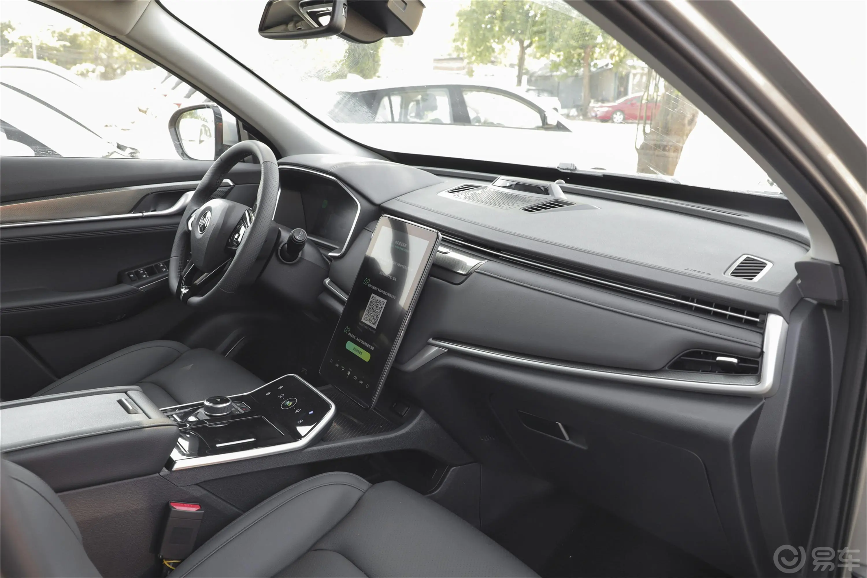 威马EX6Plus 400轻享版 5座内饰全景副驾驶员方向