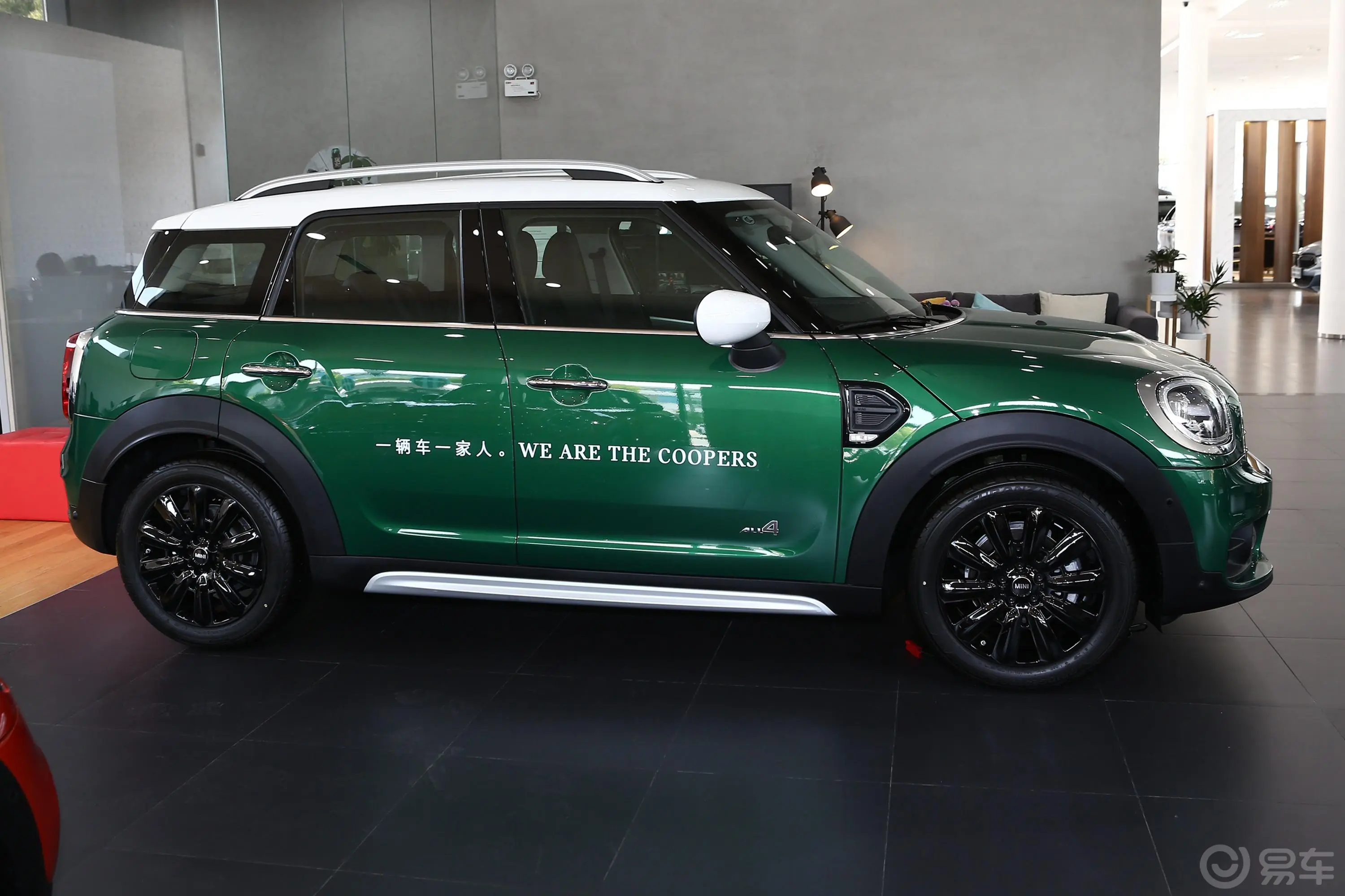 MINI COUNTRYMAN1.5T COOPER ALL4 艺术家周末旅行版正侧车头向右水平