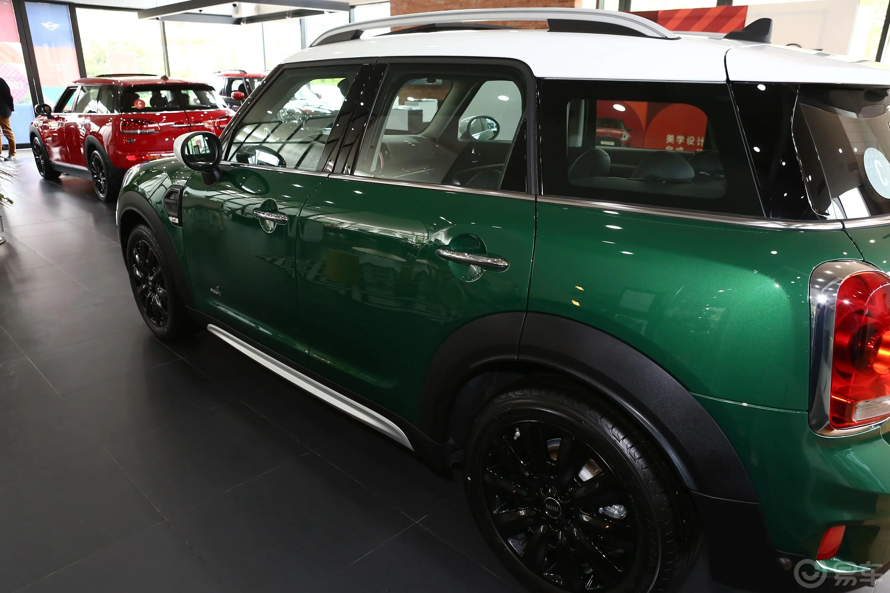 MINI COUNTRYMAN1.5T COOPER ALL4 艺术家周末旅行版外观