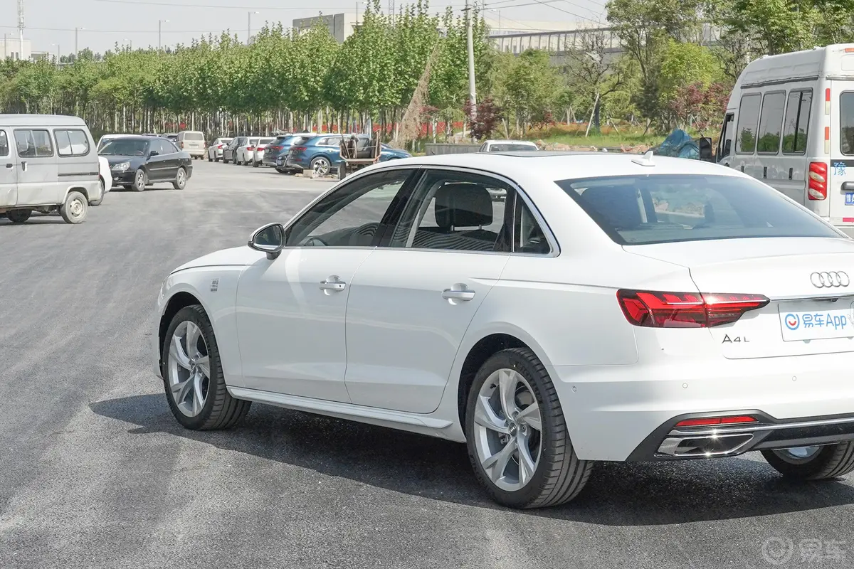 奥迪A4L40 TFSI 豪华致雅型外观