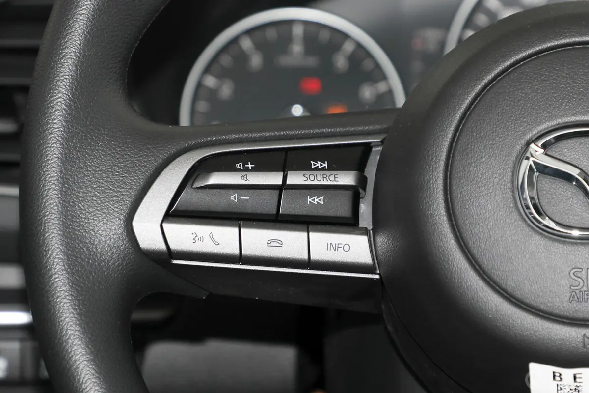 马自达3 昂克赛拉1.5L 手自一体 质悦天窗版左侧方向盘功能按键