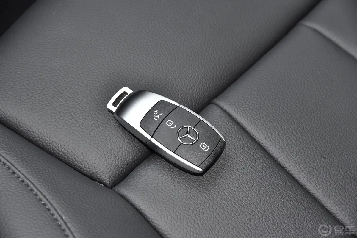 奔驰A级改款 A 200 L 运动轿车动感型钥匙正面